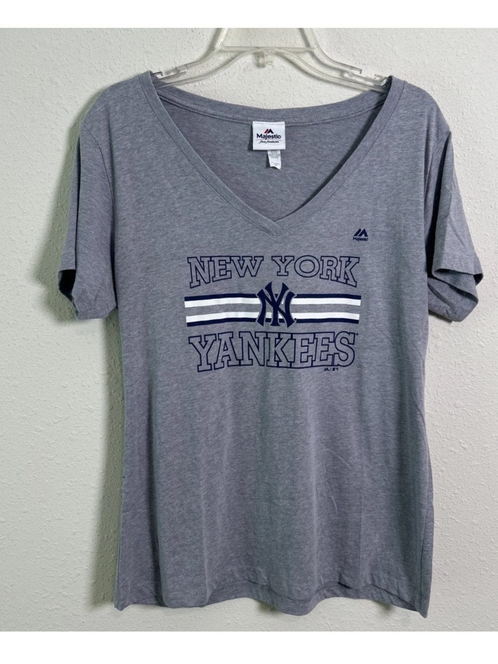 New York Yankees MLB Majestic Women’s 2XL V-Neck T-Shirt Gray